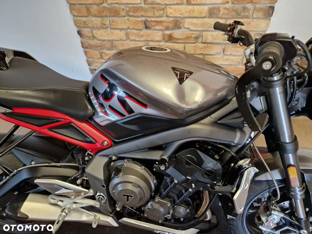 Triumph Street Triple - 33