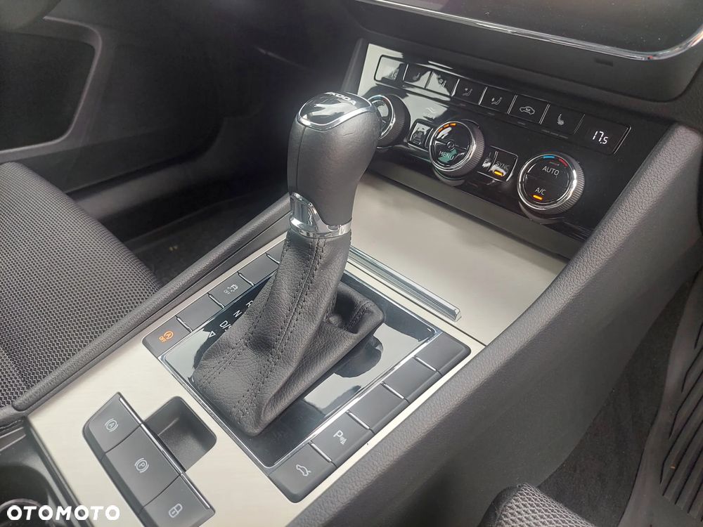 Skoda Superb 2.0 TDI DSG Style - 27
