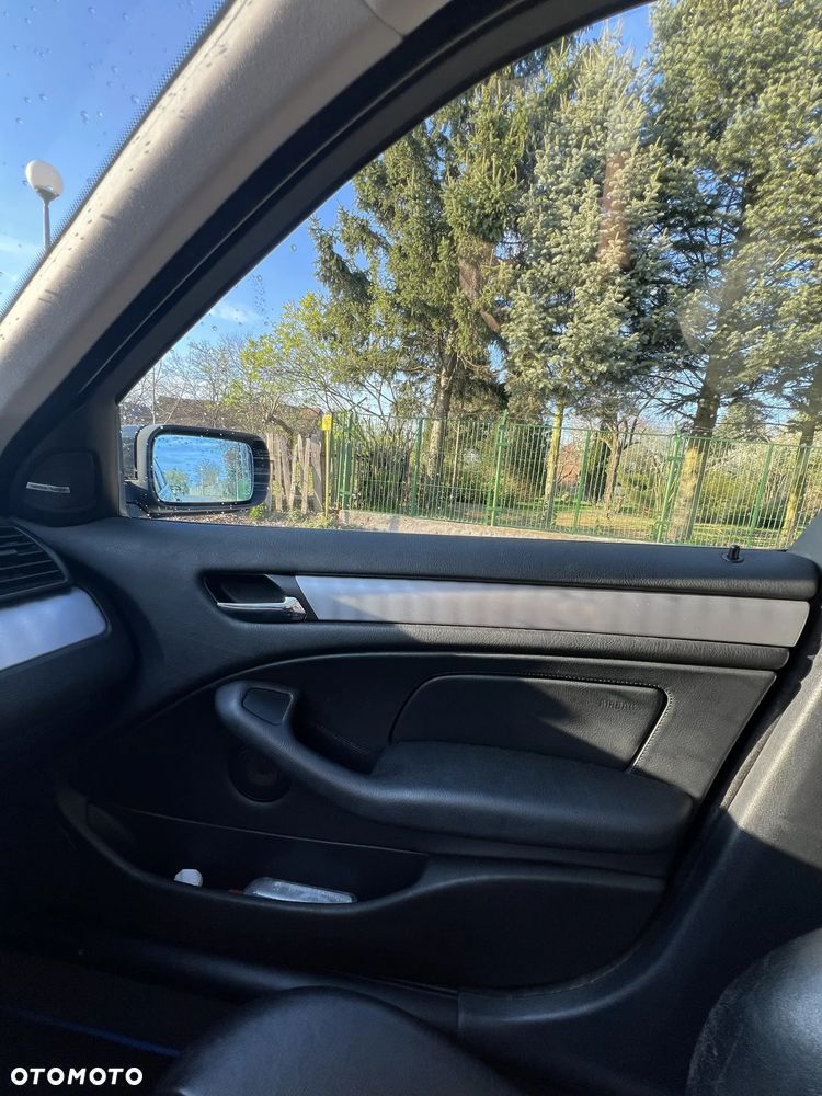 BMW Seria 3 330i - 17
