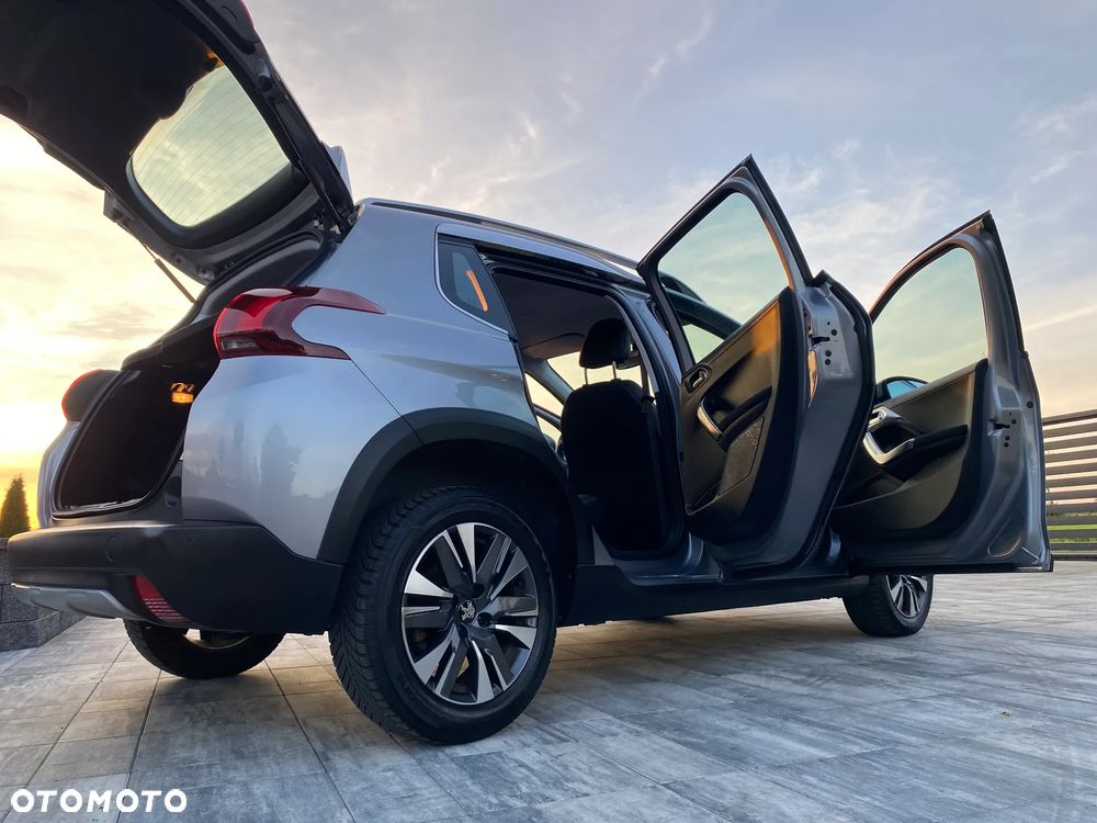 Peugeot 2008 1.2 Pure Tech Allure S&S EAT6 - 32