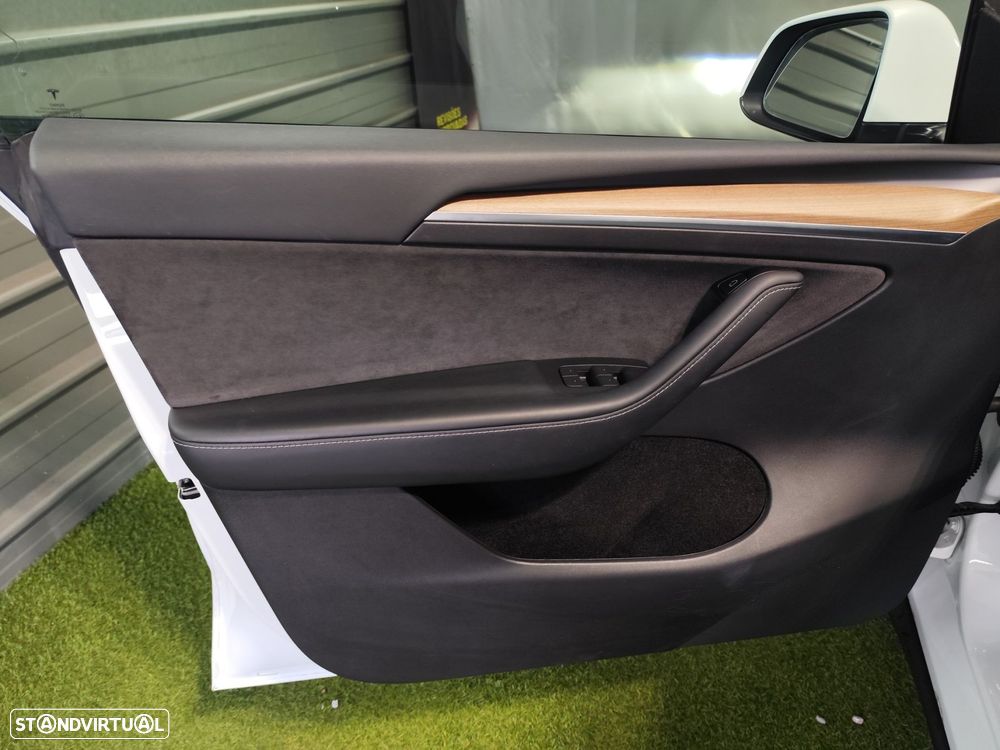 Tesla Model Y RWD - 35