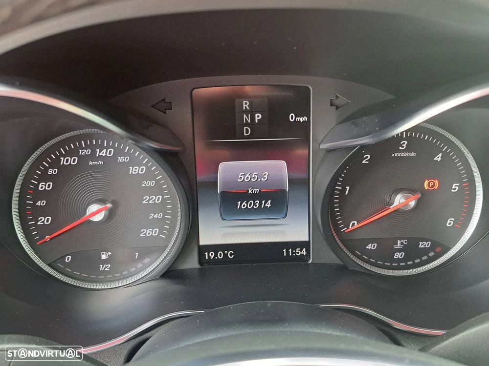 Mercedes-Benz GLC 220 d 4Matic 9G-TRONIC AMG Line - 30