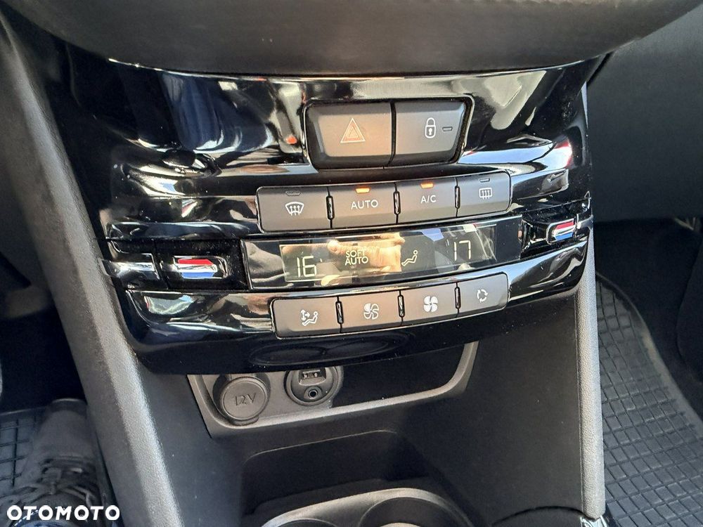Peugeot 2008 1.2 Pure Tech GPF Allure S&S - 29
