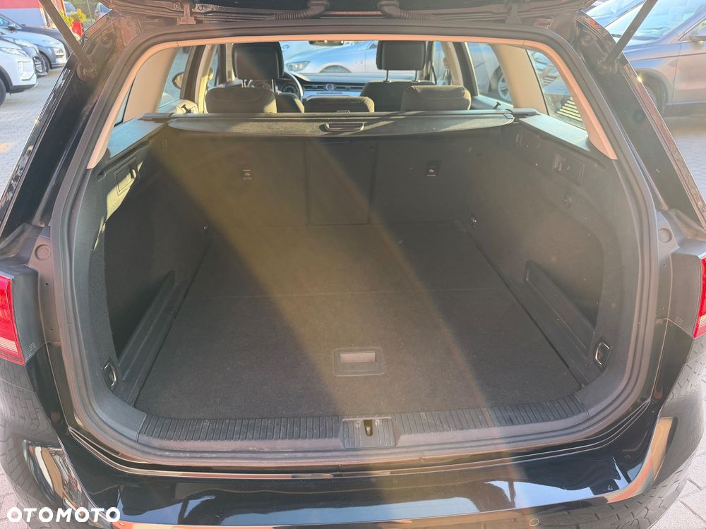 Volkswagen Passat 2.0 TDI (BlueMotion Technology) Comfortline - 17