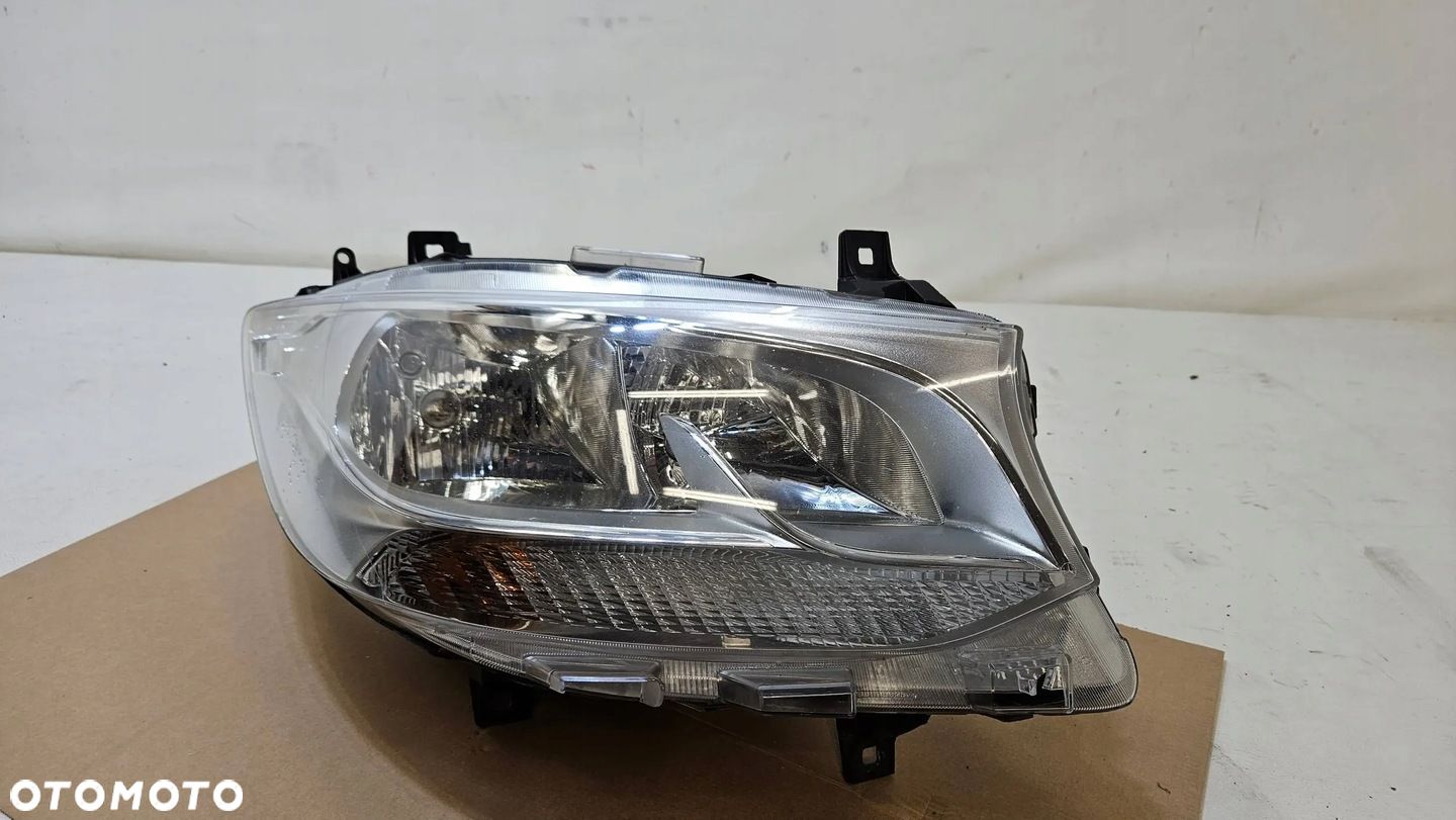 LAMPA PRAWA PRZÓD PRZEDNIA MERCEDES SPRINTER W907 W910 ZWYKŁA A9109060100 - 1