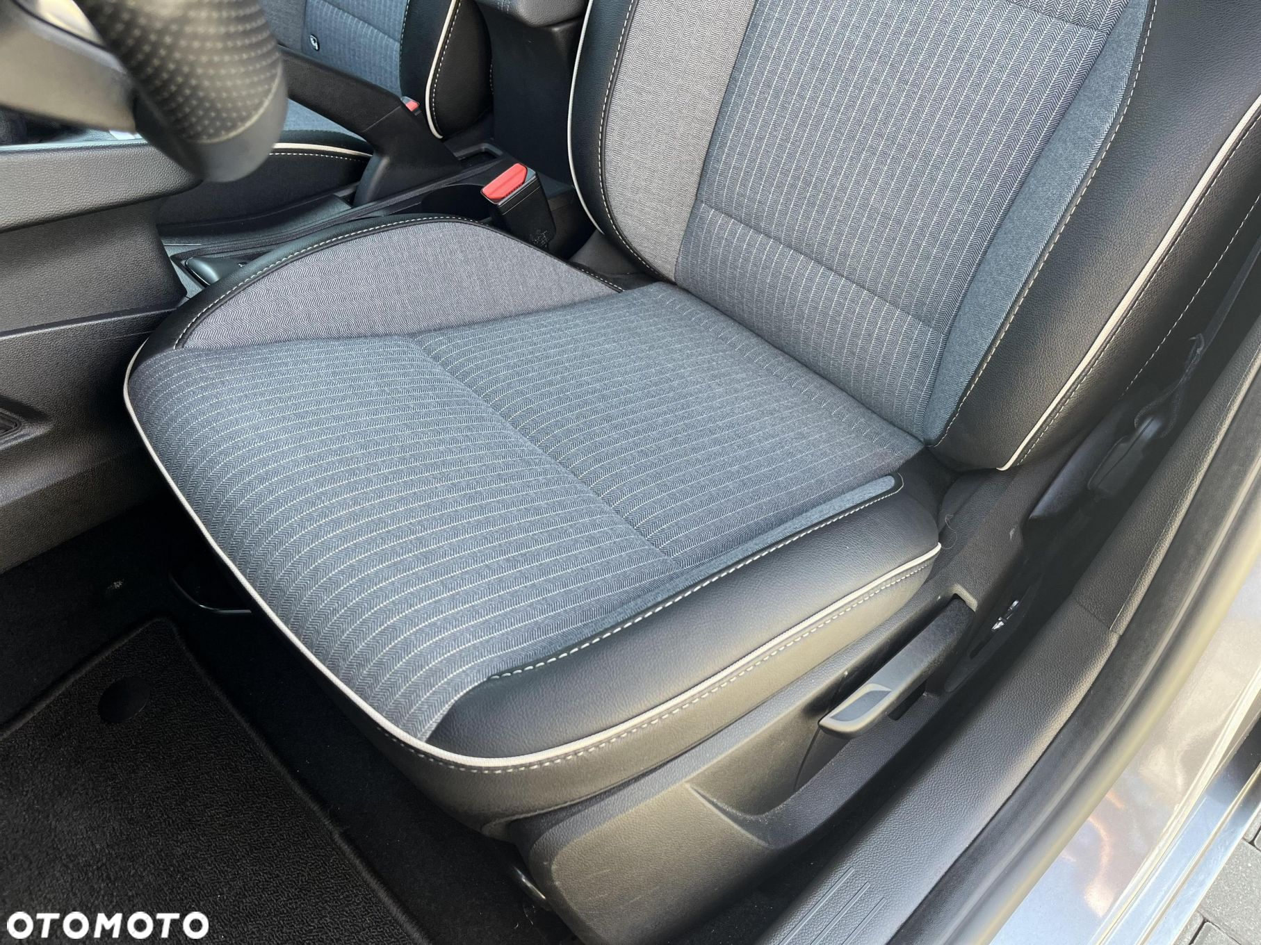 Renault Clio 1.0 TCe Techno - 12