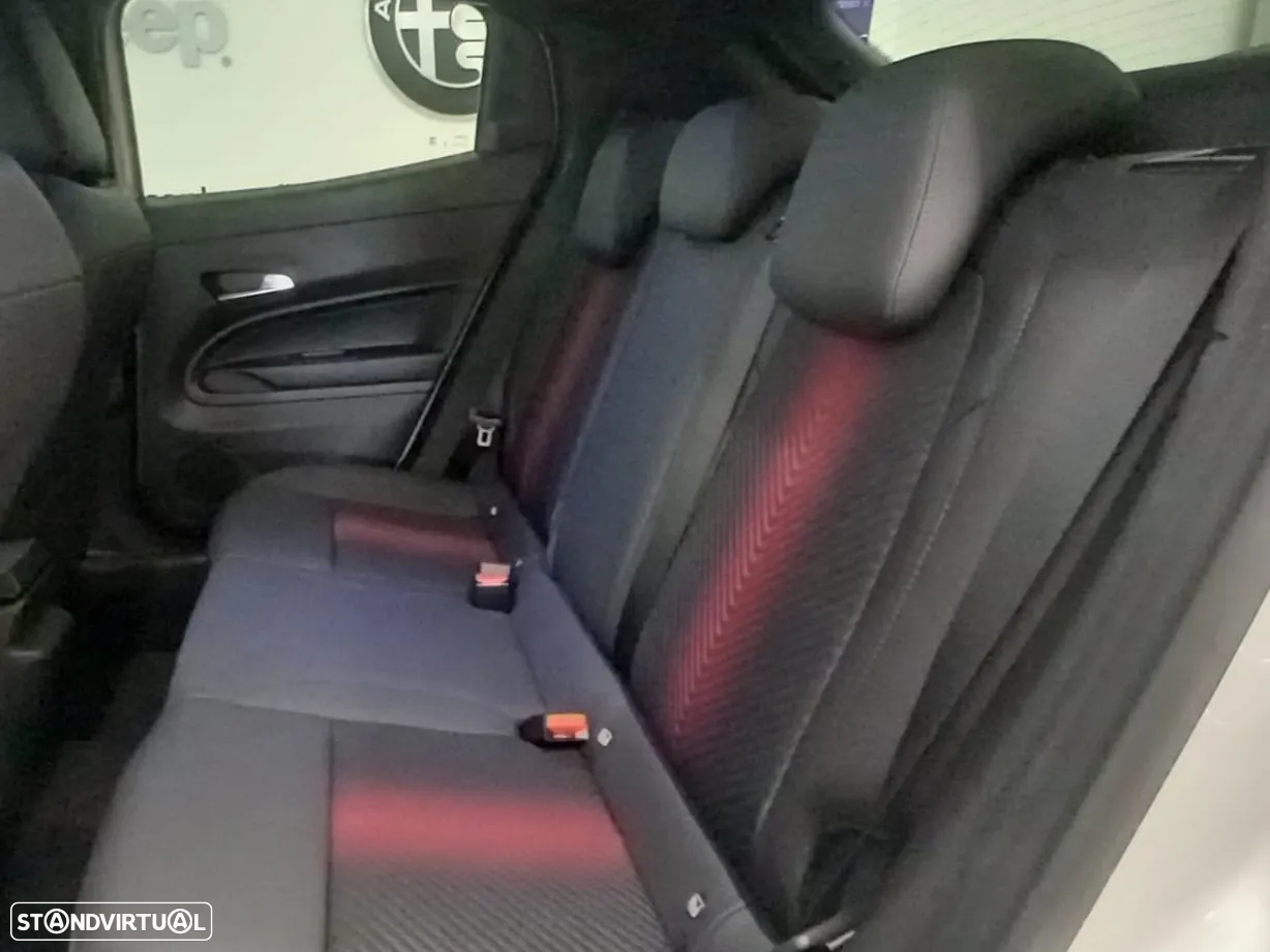 Alfa Romeo Junior 1.2 Intensa Q4 eDCT6 - 11