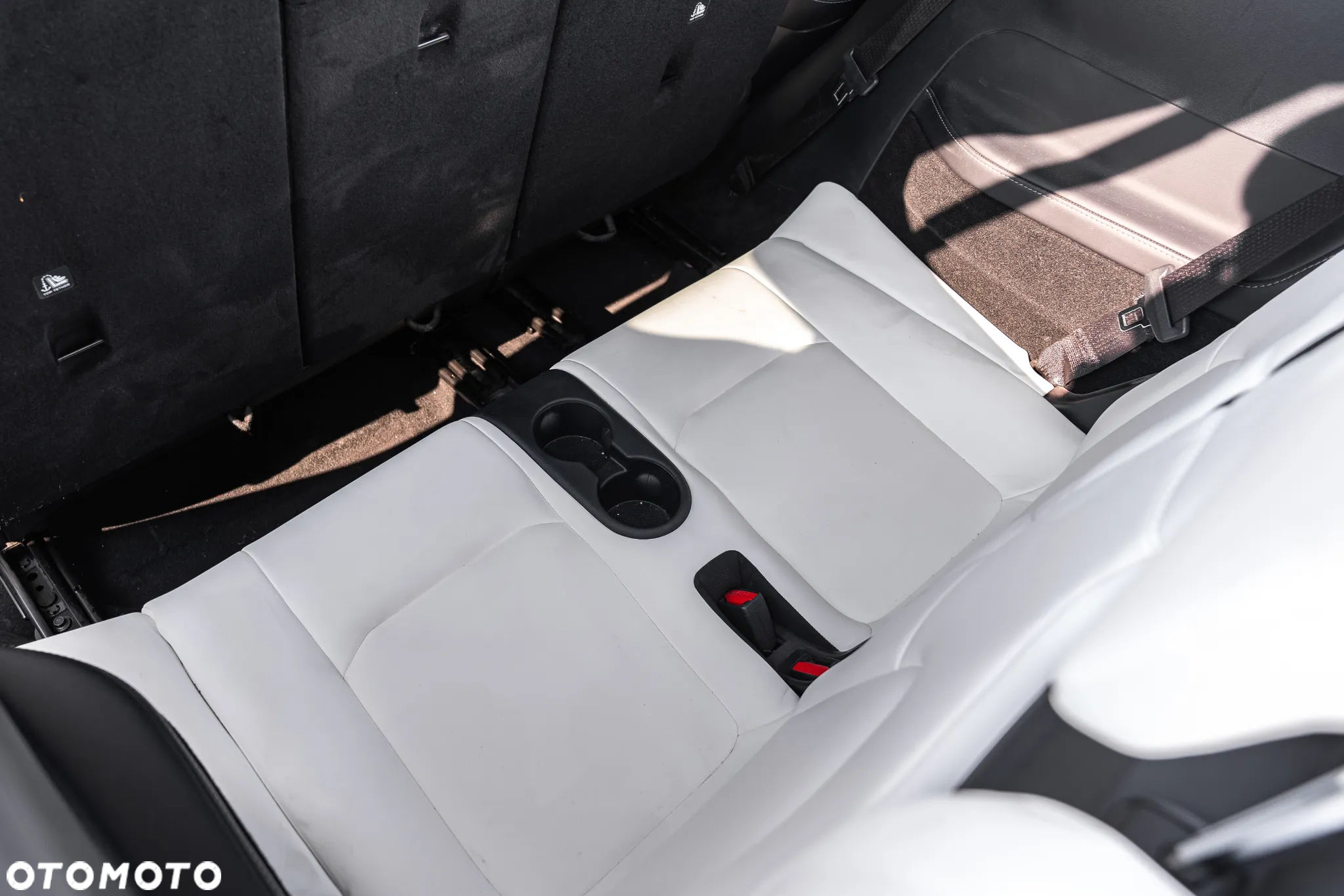 Tesla Y 83.1kWh Long Range AWD - 27