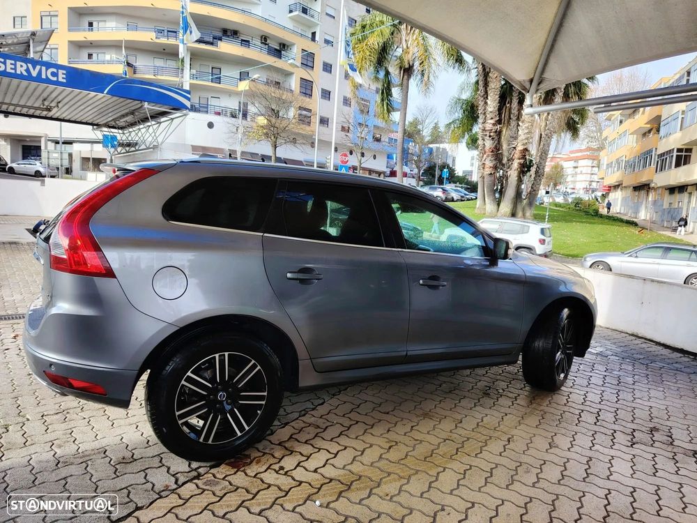 Volvo XC 60 2.0 D4 Momentum Geartronic - 8