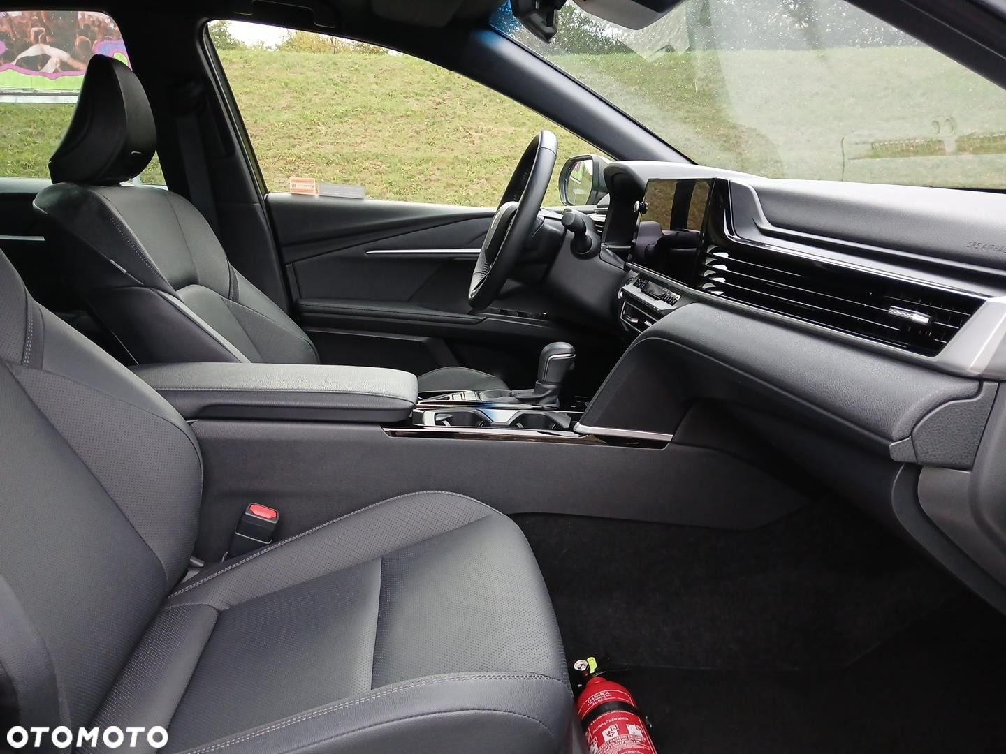 Toyota Camry - 17