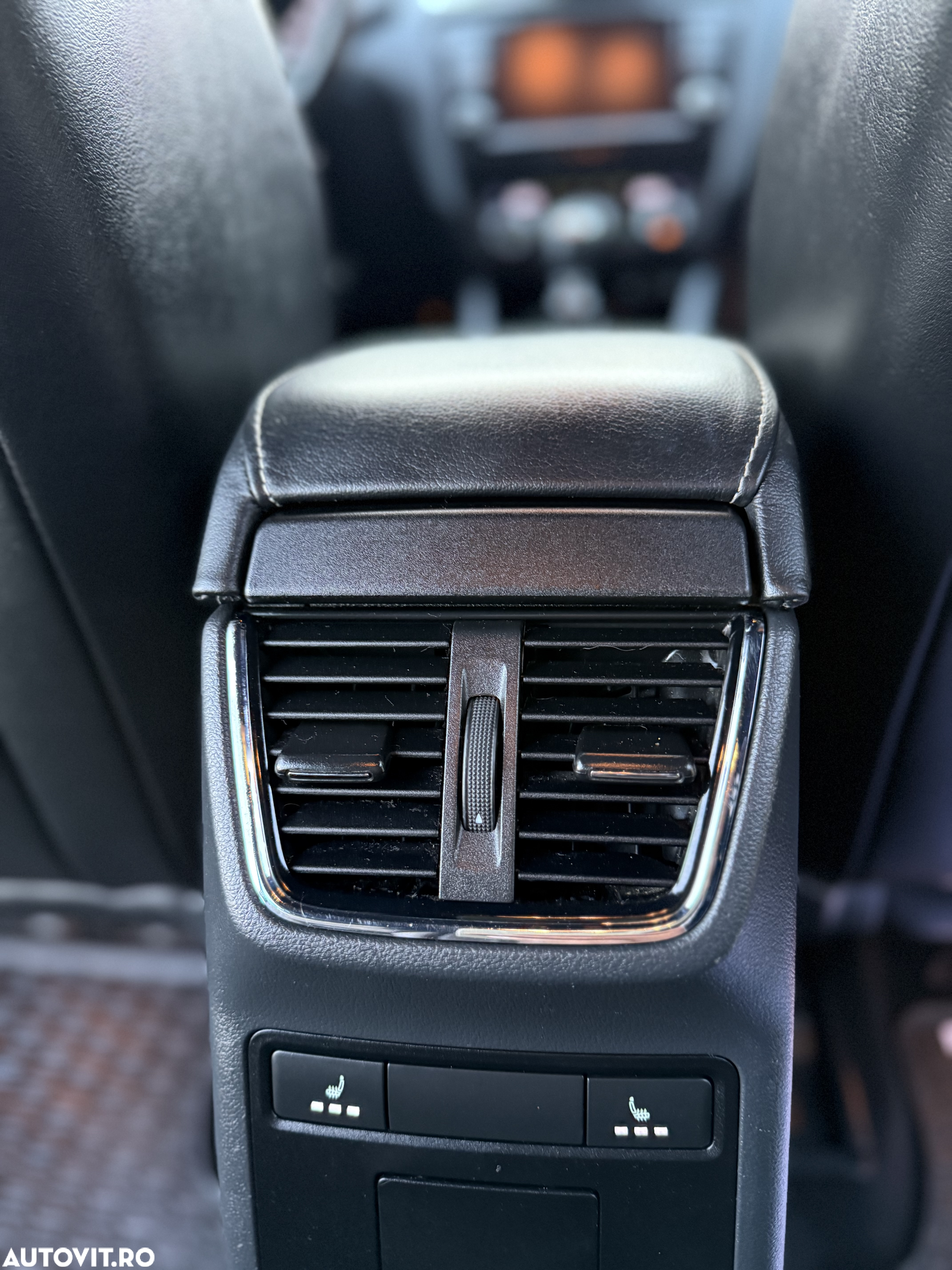 Skoda Octavia 2.0 TDI DSG RS - 36
