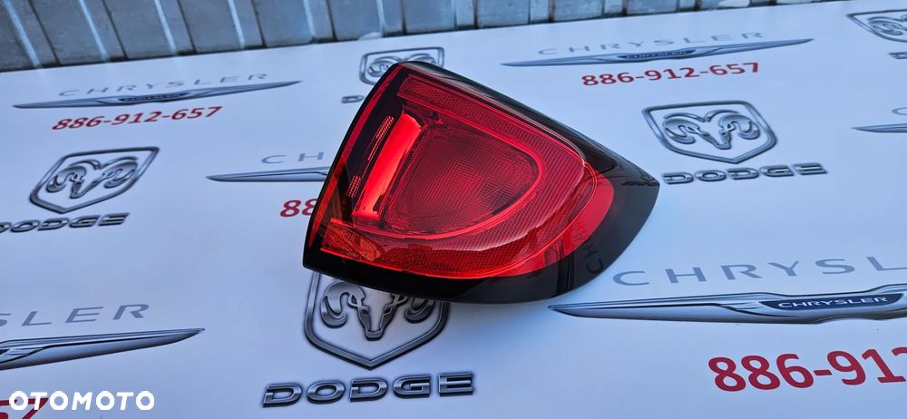 Chrysler Pacifica 2016- Lampa tył prawy Lampa tylna prawa P68229028AA Lampa tył lewy Lampa tylna lewa P68229029AA IDEALNE Żarówki W21/5W ZWYKŁE LAMPY - 10