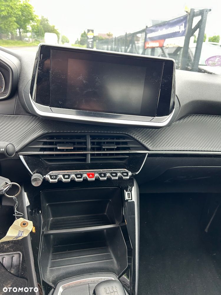 Peugeot 208 - 11