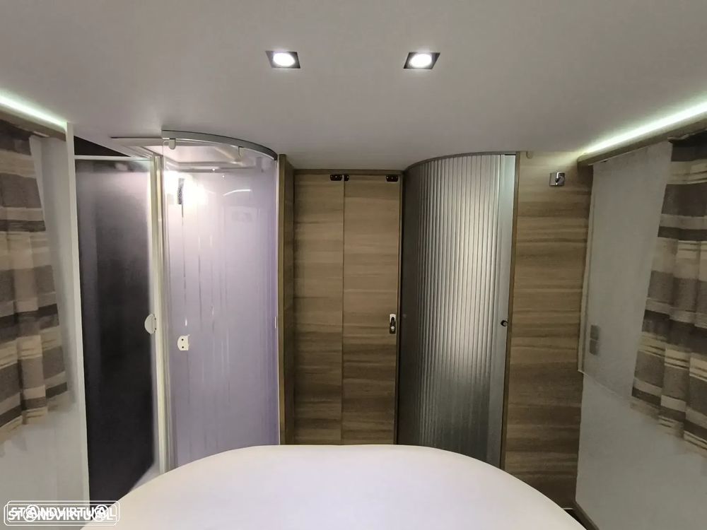 Adria Matrix M670SC 50 Anos 5lugares Cama central e basculante - 31