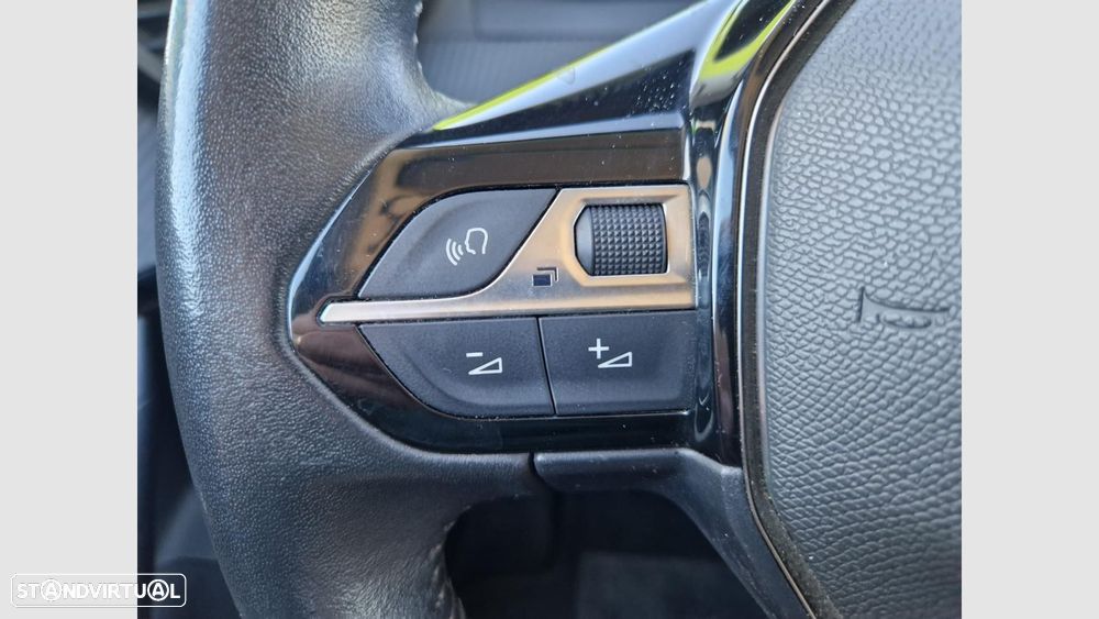 Peugeot 2008 1.2 PureTech Allure - 12