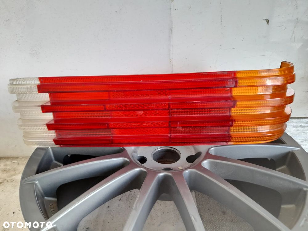 Klosz lampy prawy tył Mercedes W116 Mercedes-Benz R225902