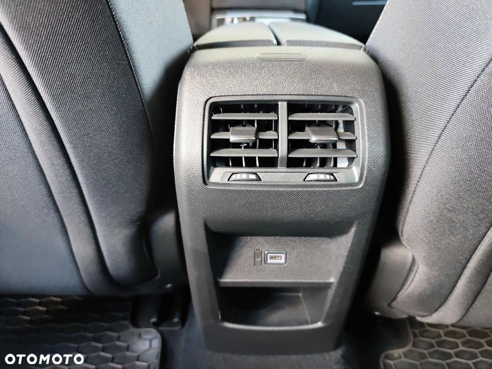 Opel Astra 1.2 T Elegance S&S - 26