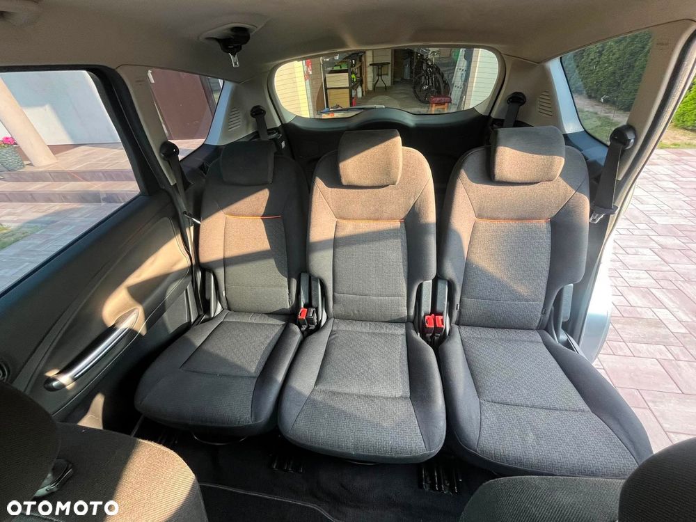 Ford S-Max - 8