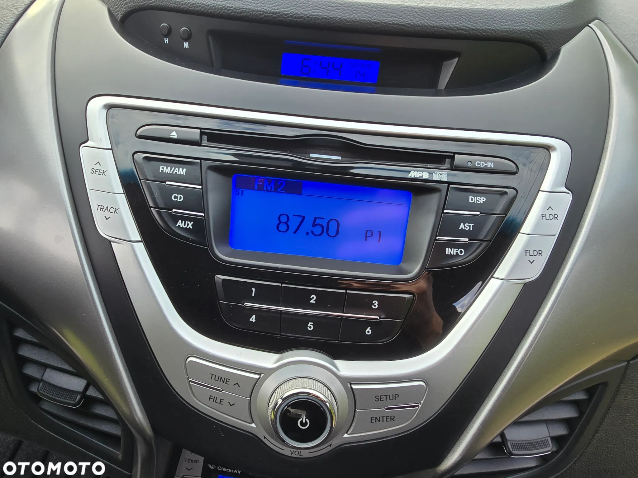 Hyundai Elantra 1.6 Comfort - 32