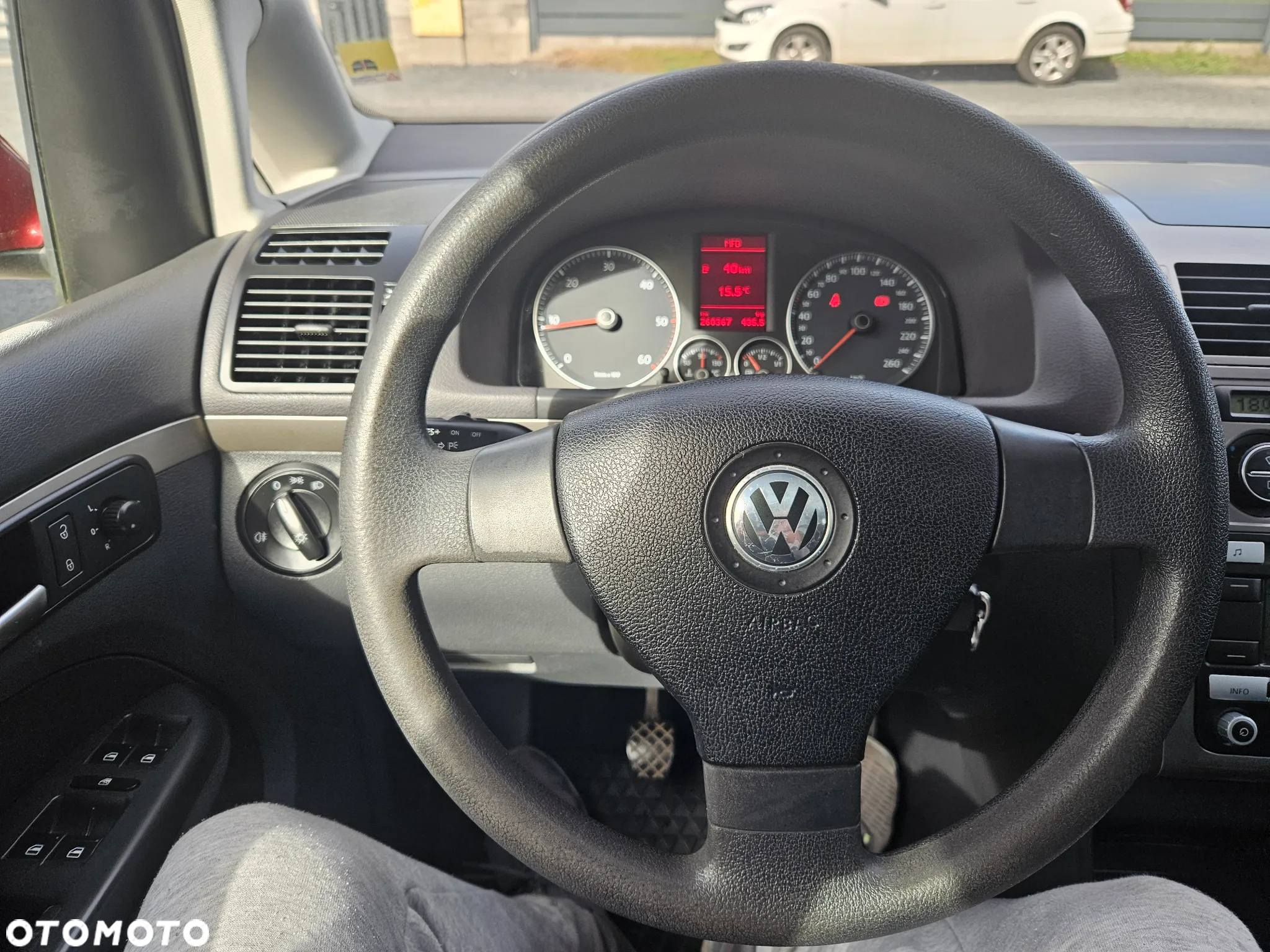Volkswagen Touran 2.0 TDI DPF BlueMotion Technology Comfortline - 15