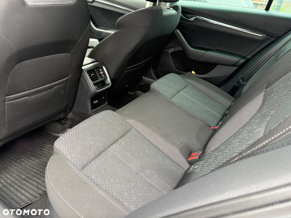 Skoda Octavia 2.0 TDI Style DSG - 23