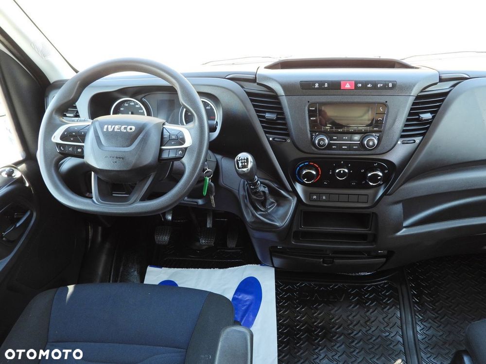 Iveco DAILY 35C14 WYWROTKA PODWÓJNA KABINA DOKA 6 MIEJSC TEMPOMAT BLIŹNIACZE KOŁA KLIMATYZACJA  140KM - 27