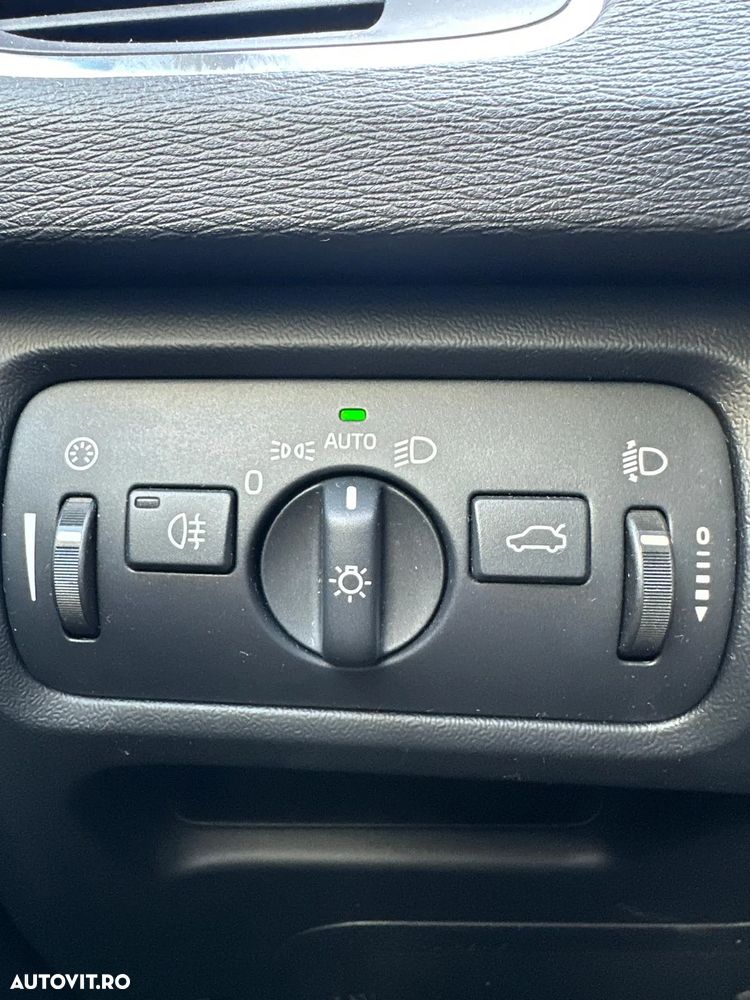 Volvo V40 Cross Country D2 Momentum - 12