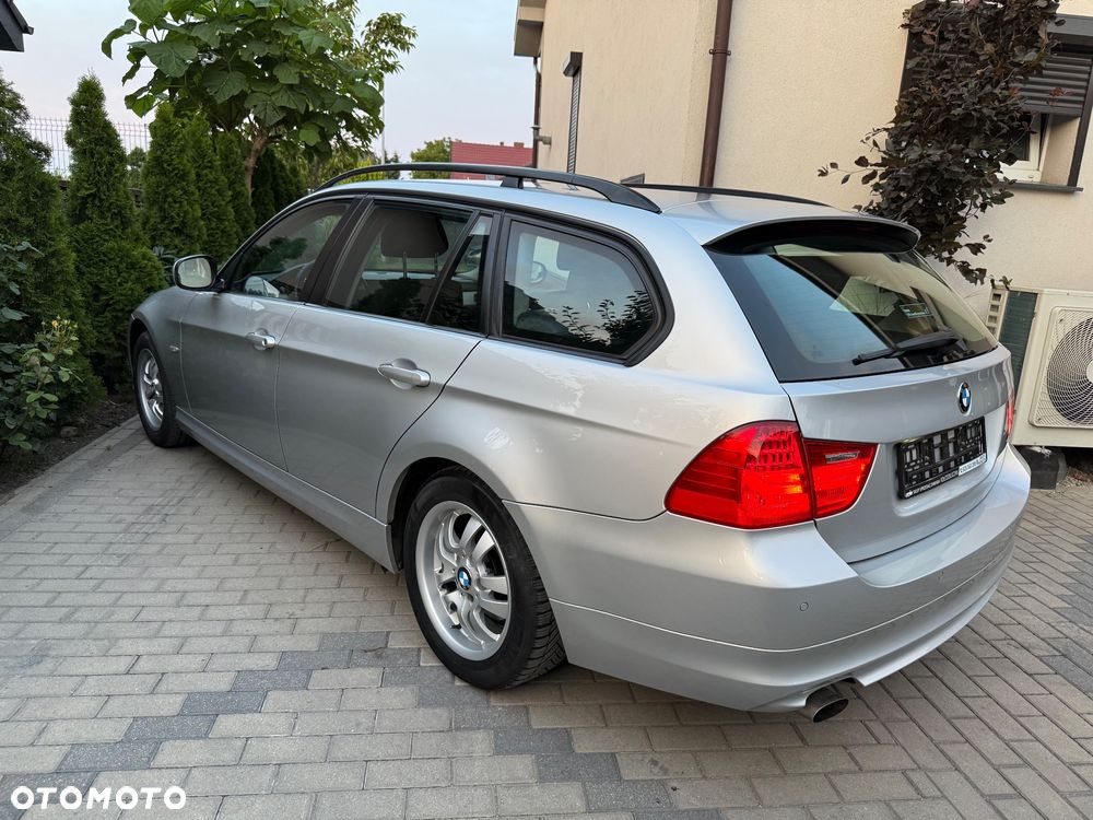 BMW Seria 3 318i Touring - 4