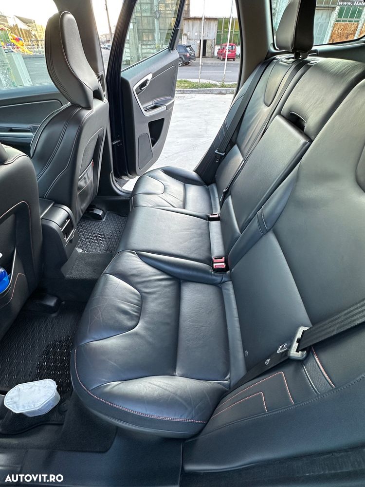Volvo XC 60 D4AWD Ocean Race - 12