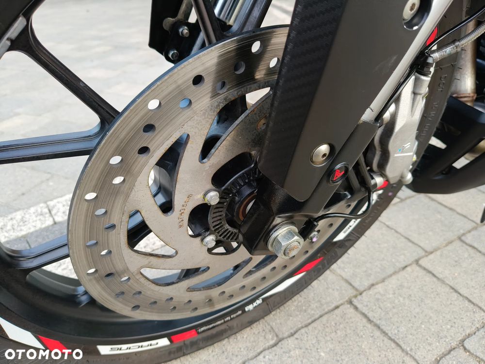 Aprilia Tuono - 15