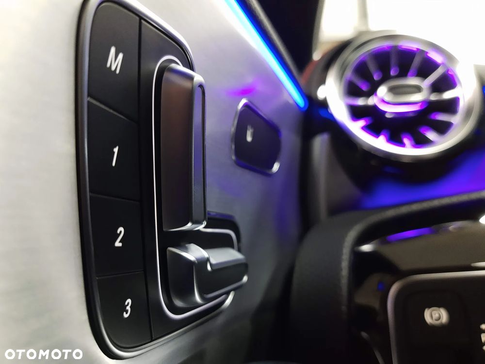 Mercedes-Benz CLA 220 4-Matic AMG Line 7G-DCT - 11