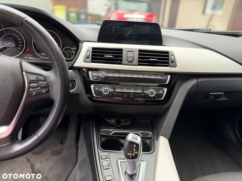 BMW Seria 3 320d xDrive - 13
