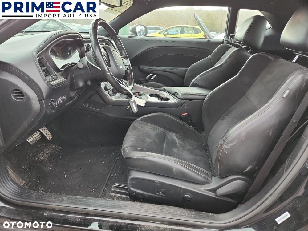 Dodge Challenger - 8