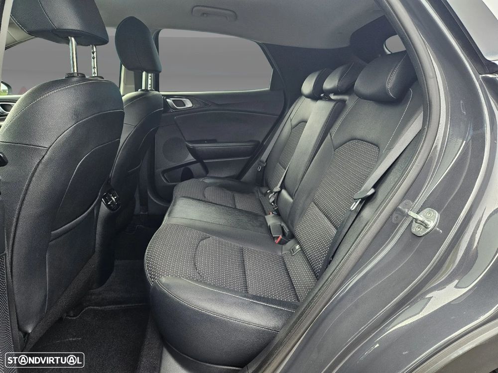 Kia XCeed 1.6 CRDi MHEV Tech - 20