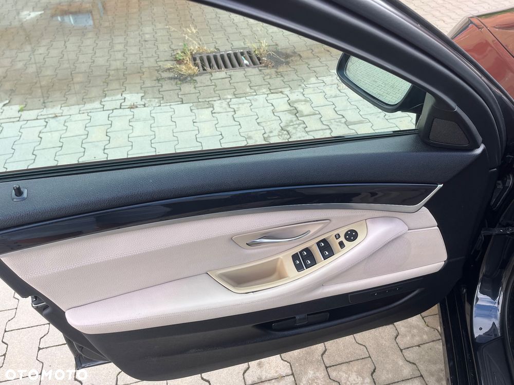 BMW Seria 5 525d - 14
