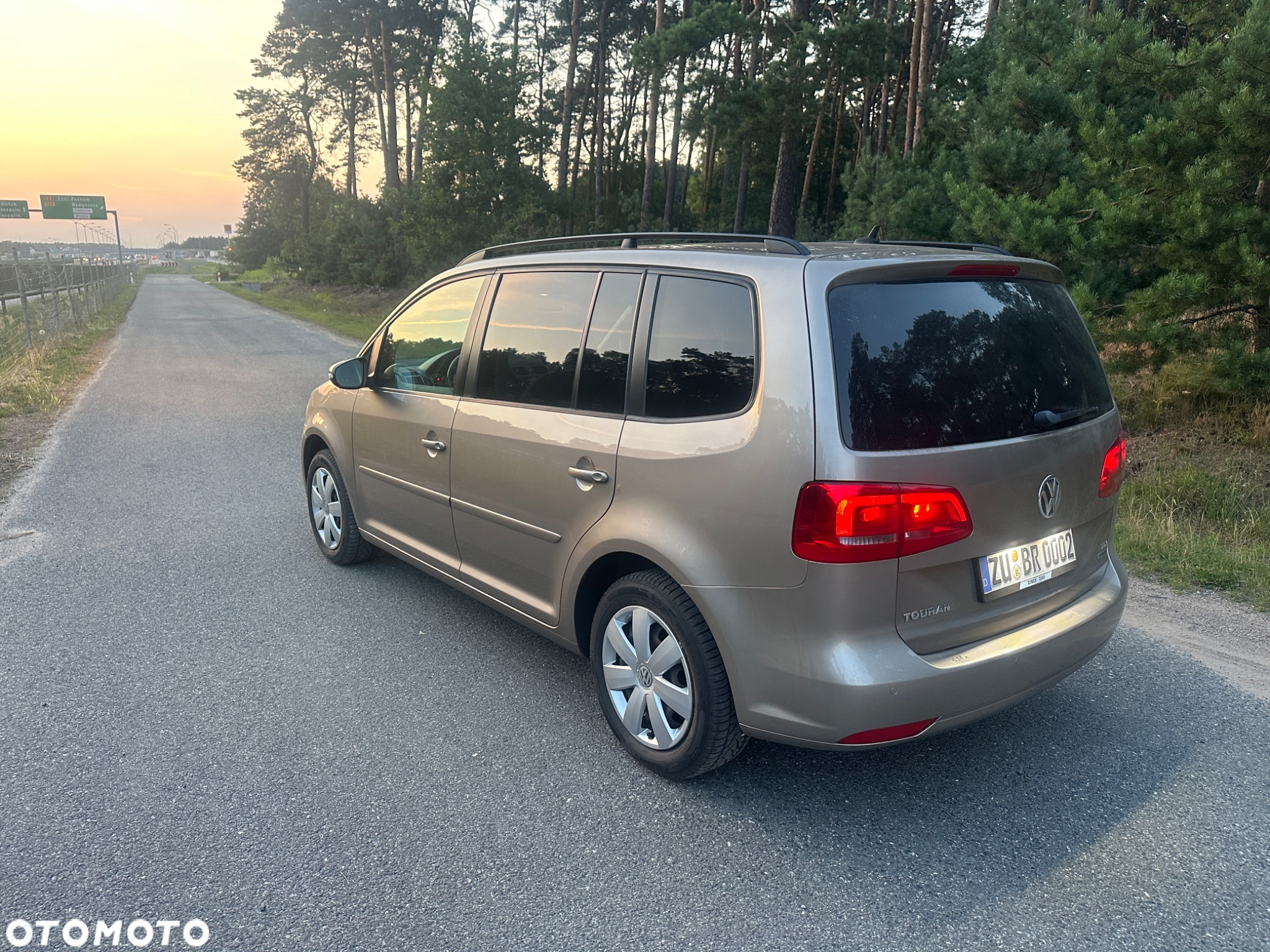 Volkswagen Touran - 16