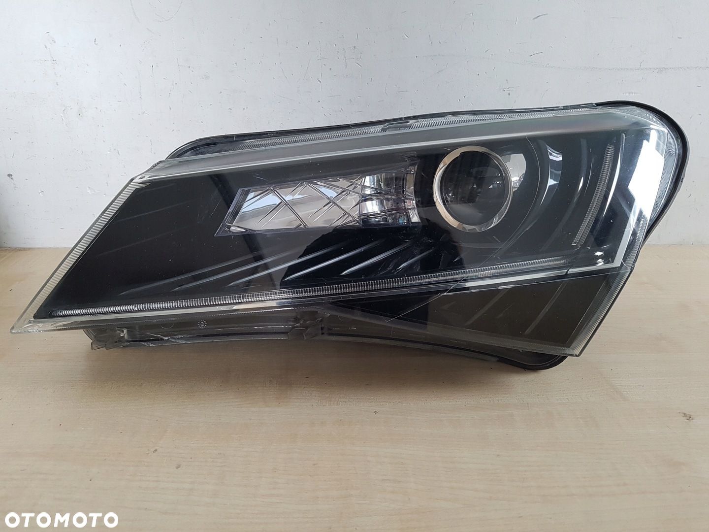 SKODA SUPERB 3 reflektor bi/xenon lewy 3V1941015A - 1