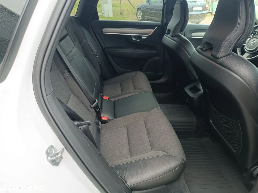 Volvo V90 D4 Geartronic Momentum - 28