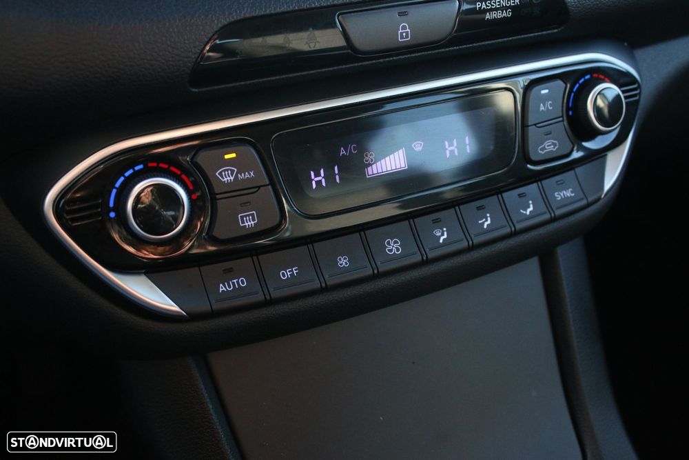 Hyundai i30 1.0 T-GDI 48V-Hybrid Connect & Go - 24