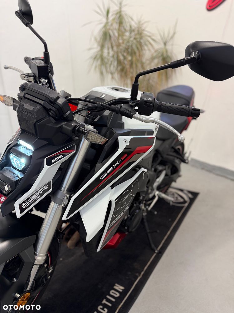 Suzuki GSX - 7