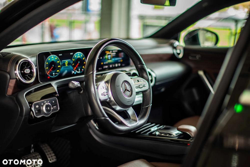 Mercedes-Benz Klasa A 220 4-Matic AMG Line 7G-DCT - 11