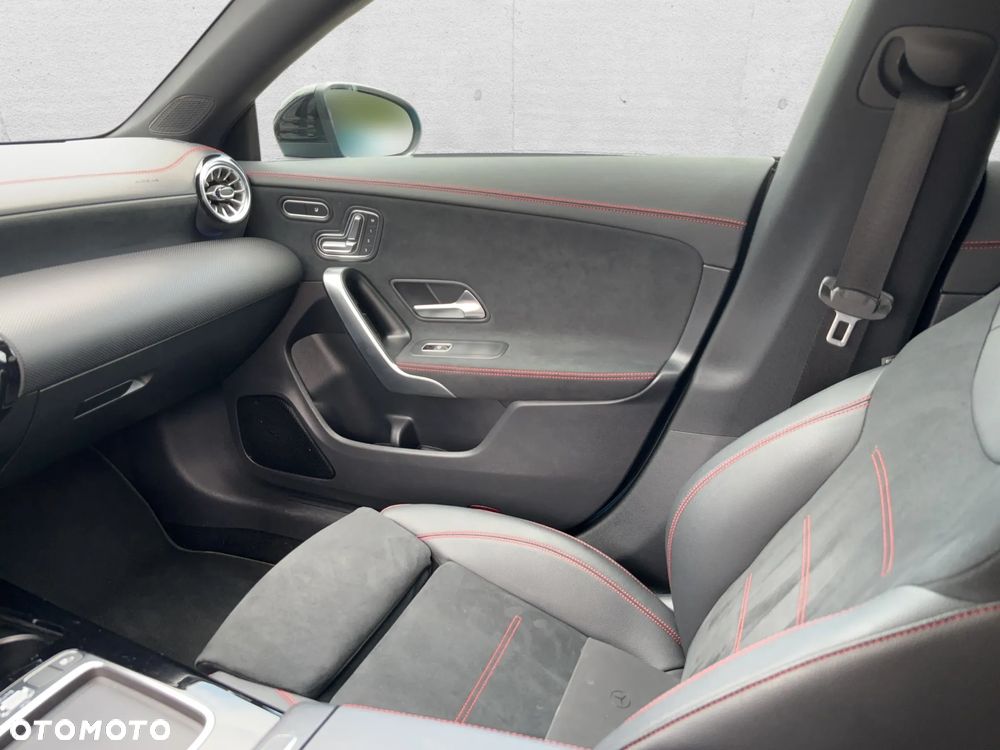 Mercedes-Benz CLA 200 mHEV AMG Line 7G-DCT - 16