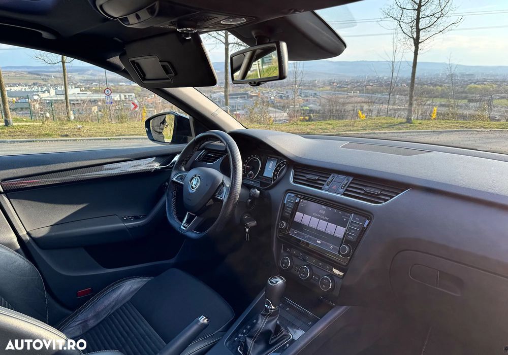 Skoda Octavia 2.0 TDI DSG RS - 8