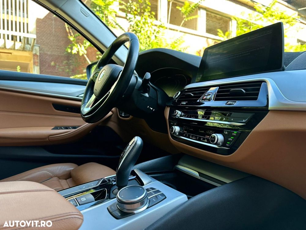 BMW Seria 5 520i Aut. - 9