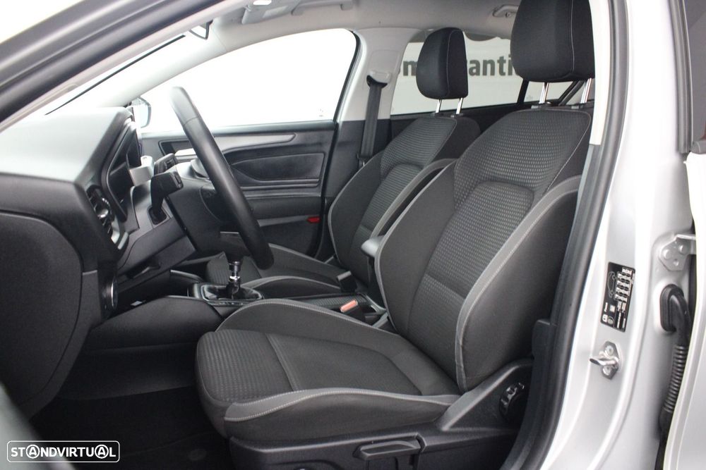Ford Focus 1.0 EcoBoost MHEV Connected Design — fotografia 26