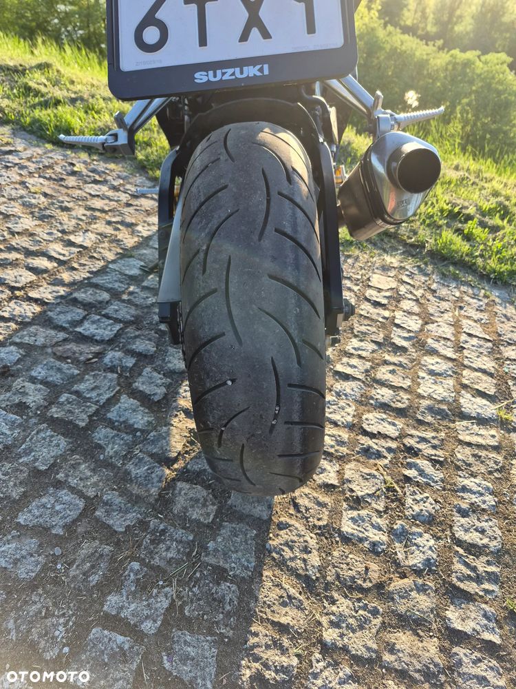 Suzuki GSX-R - 10