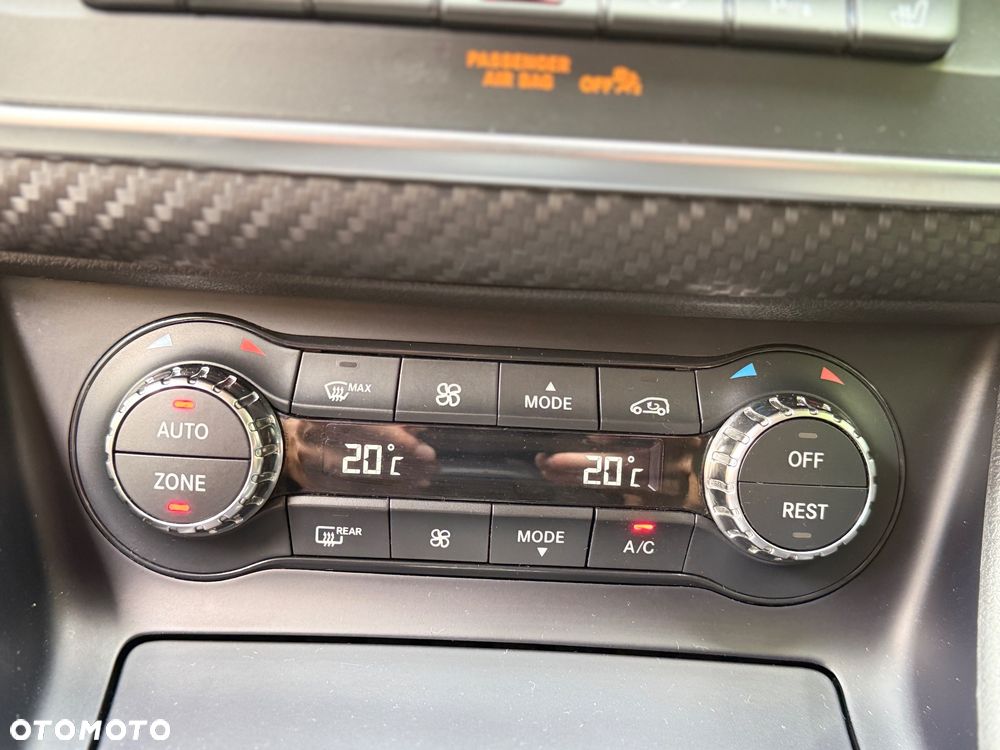 Mercedes-Benz GLA 200 7G-DCT Urban - 25