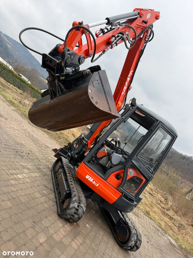 Kubota U35. koparka 3,7 tony. 2016 rok. 2000 mtg! Łyżka skarpowa Hydraulicznie uchylna. 3sekcje Hydrauliczne. zamki na tłokach. Jak nówka sztuka. Zadbana zero zużycia. Z gospodarstwa Norweskiego. Zmiana łyżek Hydrauliczna. LENHOFF. Zero luzów wycieków. Szybka wolna jazda. Gąski perfekt stan. OKAZJA TANIO - 4