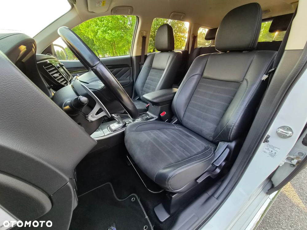 Mitsubishi Outlander - 23