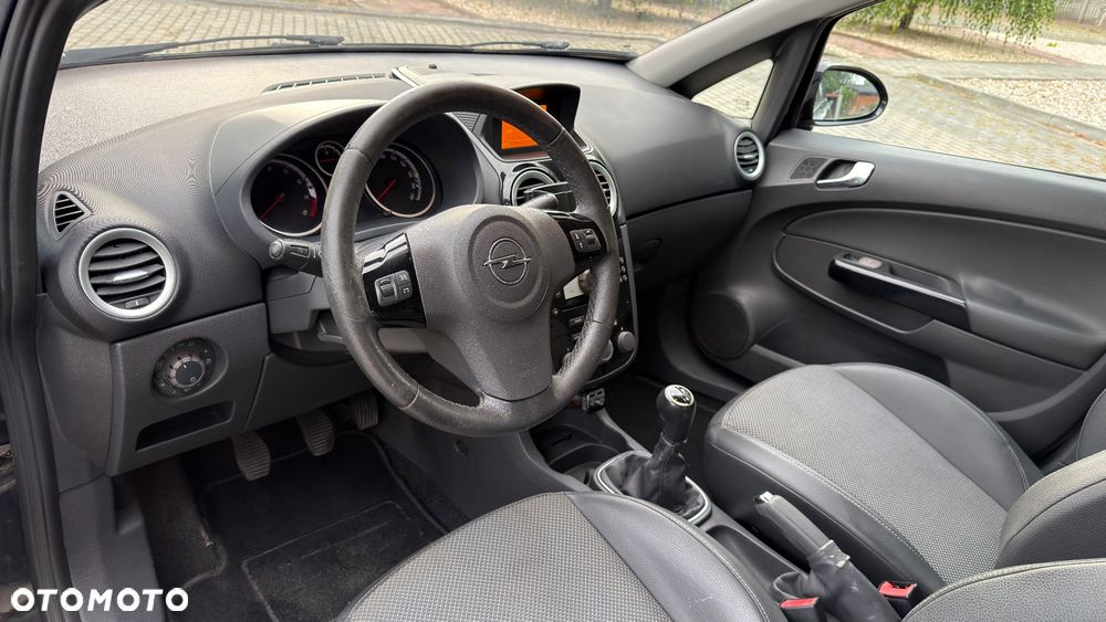 Opel Corsa 1.4 16V Cosmo - 17